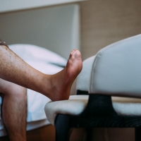 给室友拍的一组咖啡色油亮裤袜