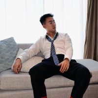 紅色絲襪帥哥，像搖晃的紅酒杯