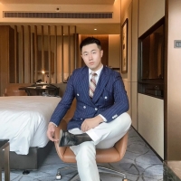 帥哥ARIS張的絲襪照片