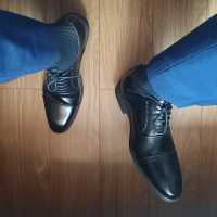 待业在家的金融生最喜欢穿的三双丝袜