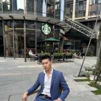 小紅書顾逸城的絲襪帥照